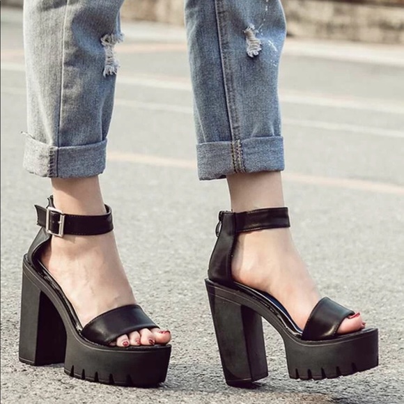 SHEIN Shoes - Black Chunky Platform Heels 6.5